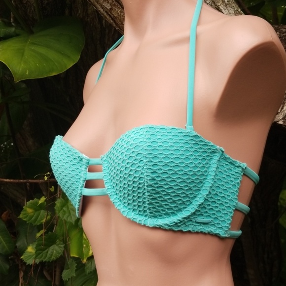 Volcom Other - NWT VOLCOM BIKINI TOP